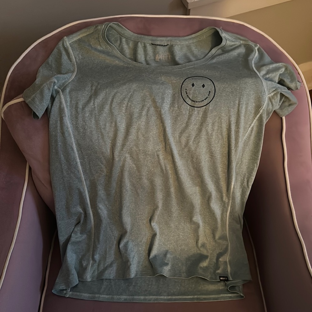REI Blue Smiley Face Exercise Shirt/Top